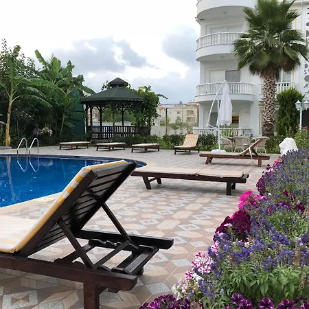 Belka Golf Delux Poolside アパート