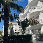 Belka Golf Delux Poolside