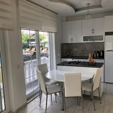 Belka Golf Delux Poolside Apartment