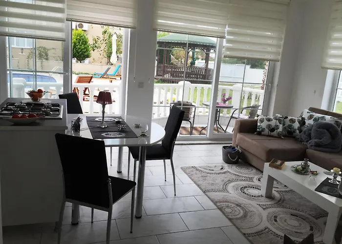 Belka Golf Delux Poolside Apartment *